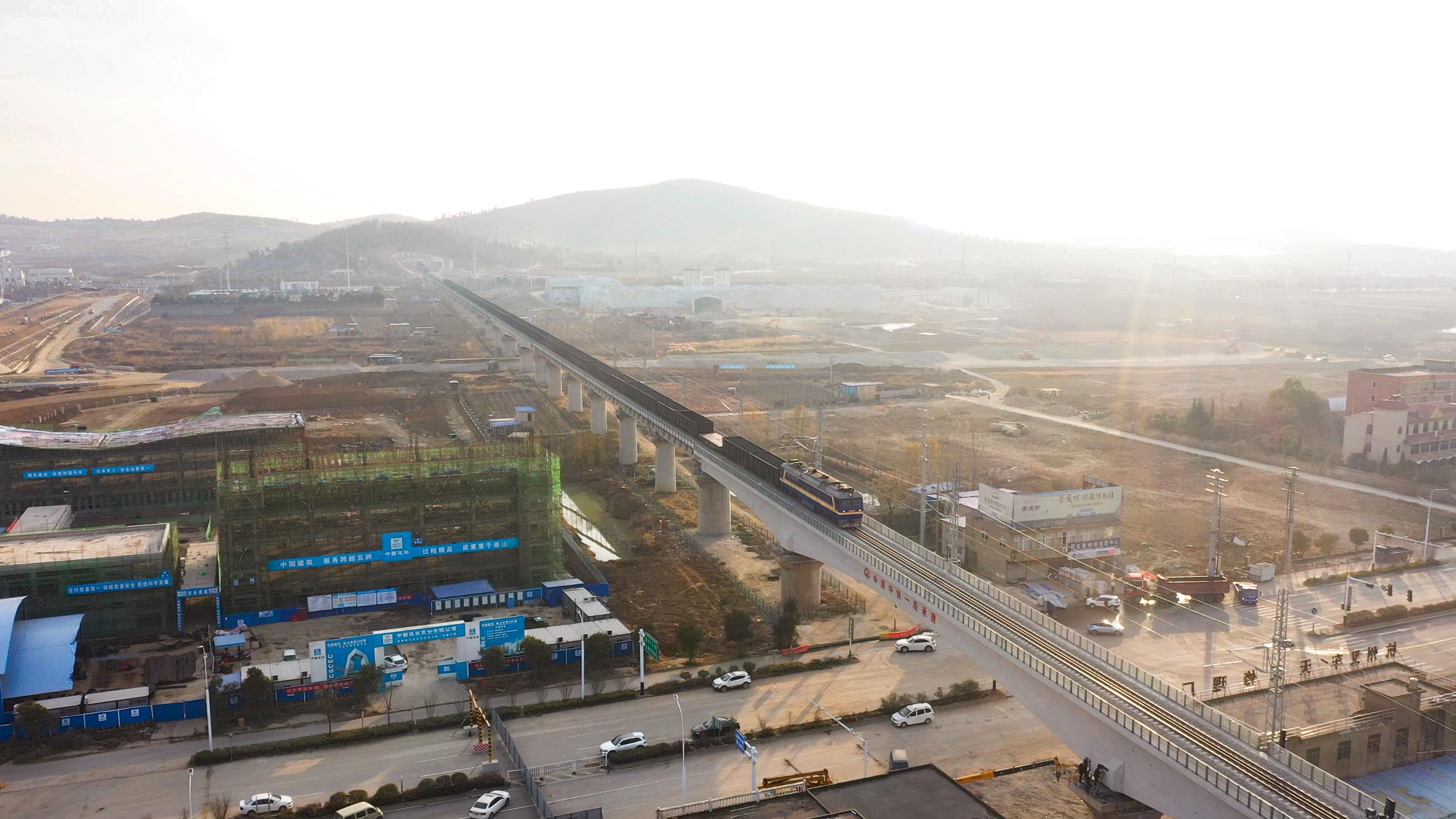 水蚌铁路蚌埠段改线工程建成通车（中铁一局铁建公司闫昆 摄）